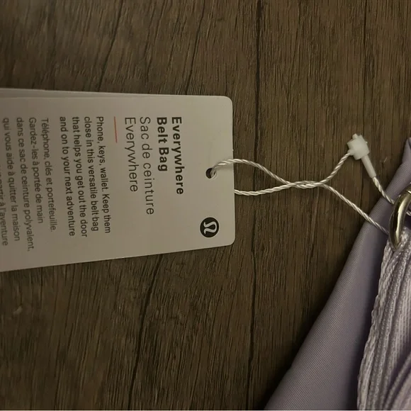 lululemon athletica everywhere Belt Bag with long strap in Lavender - Picture 4 of 4